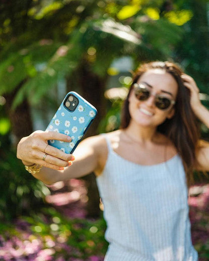 Daisy Daydream | Baby Blue Floral Case iPhone Case get.casely