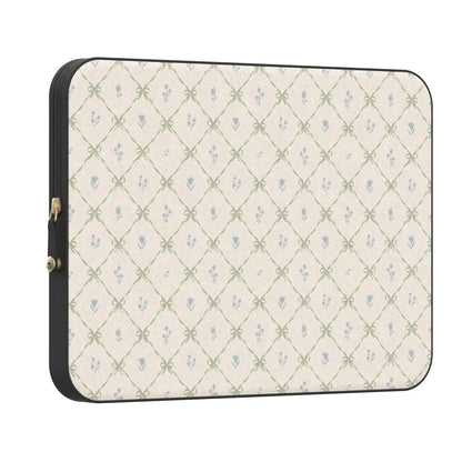 Petit Petals | Dainty Lattice Laptop Case